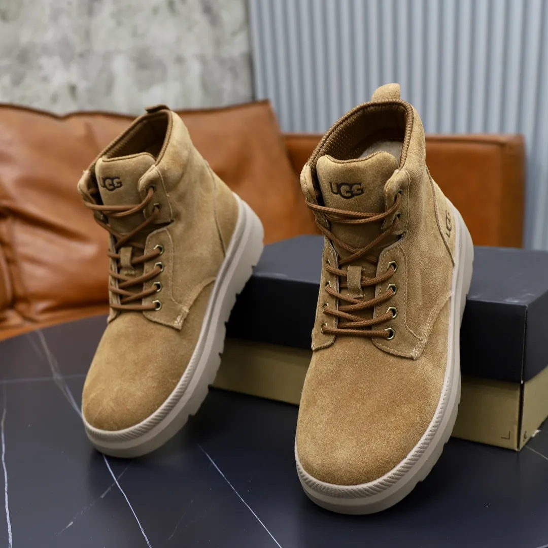 Ex-factory price: 580💰Thick wool imported from Australia Brand: UGG genuine purchase Size: 39-44 (45 customized) Grade: Official website 1:1 Material: First layer of genuine leather waterproof and antifreeze upper Real wool lining Original non-slip and wear-resistant outsole Style category: Men's casual shoes Trendy style Comfortable on the feet Color: Official website color synchronization